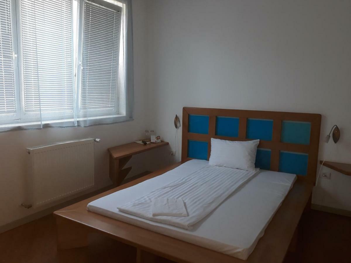 The Zen Hotel - Posticum Oradea Ngoại thất bức ảnh